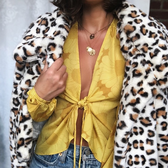 🆕Thora Mustard Yellow Tie Front Puff Sleeve Top - Picture 7 of 8